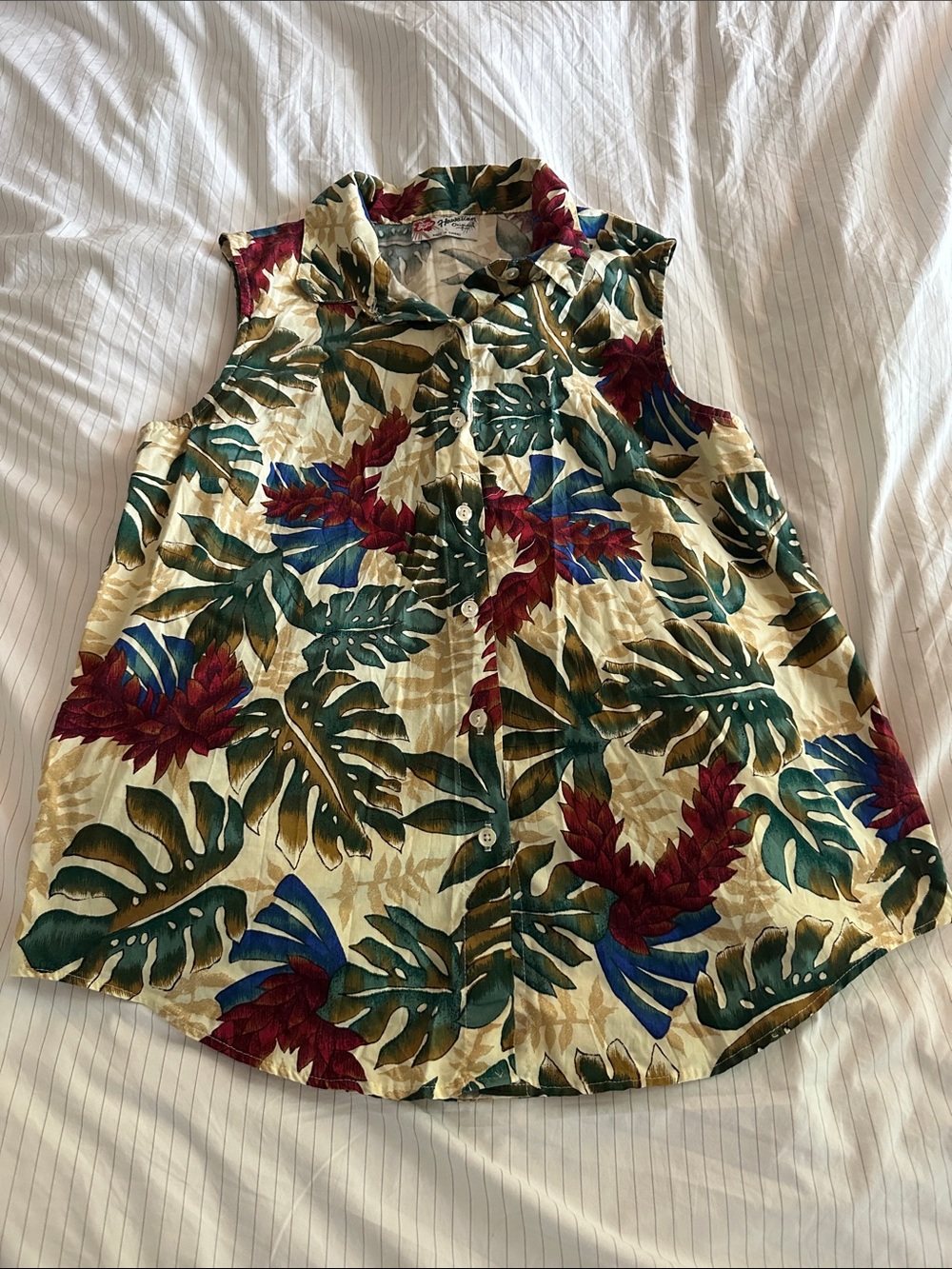 💜 3/30 Vintage Hawaiian Original - Sleeveless Button Up Top